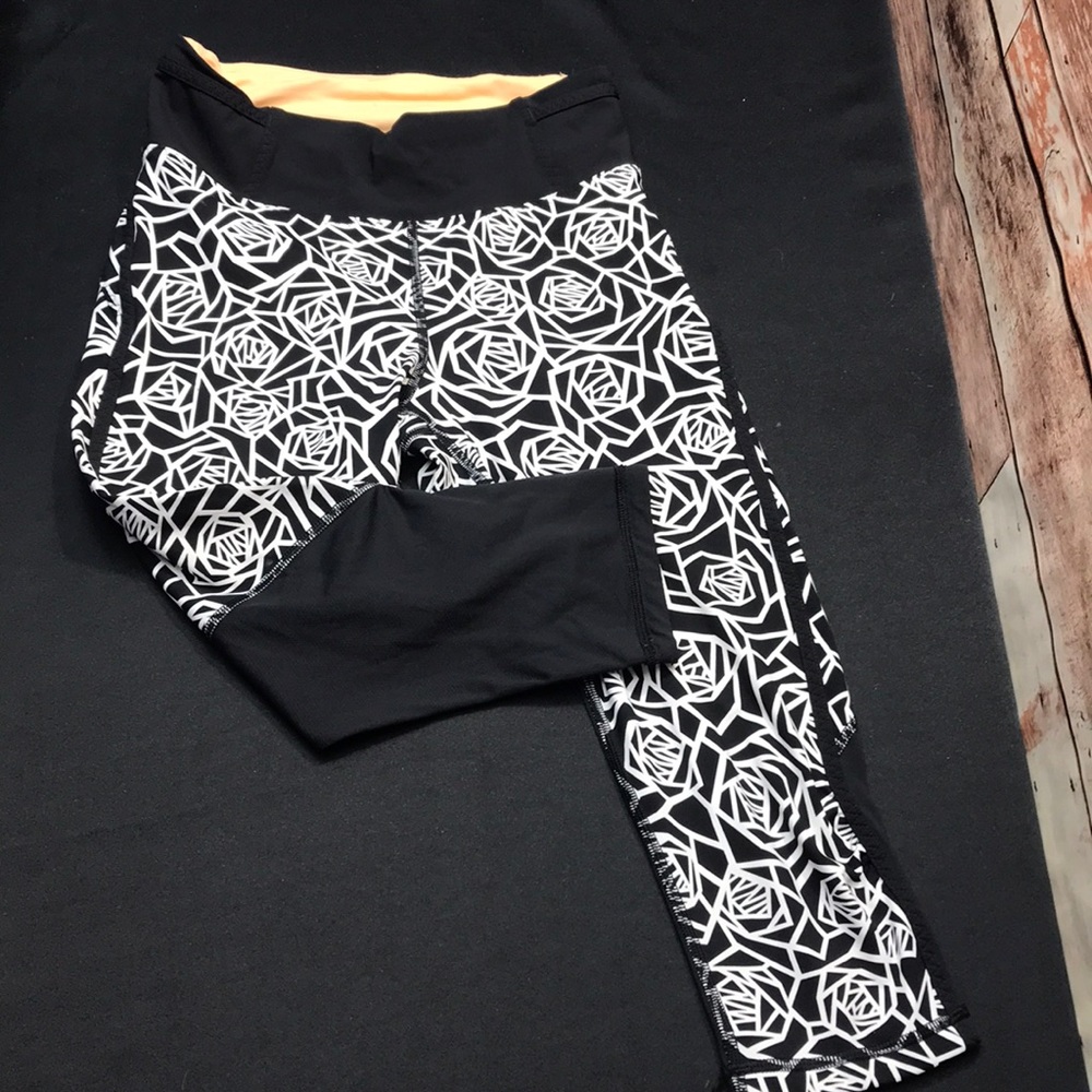 Lululemon Capri leggings 4 excellent key pocket M8